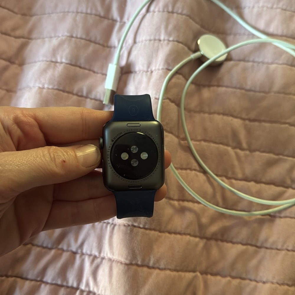 Apple Watch - Picture 2 of 2